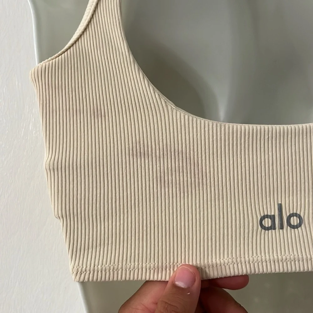 ALO Yoga Tan Cream Sleeveless Crop Tank Top